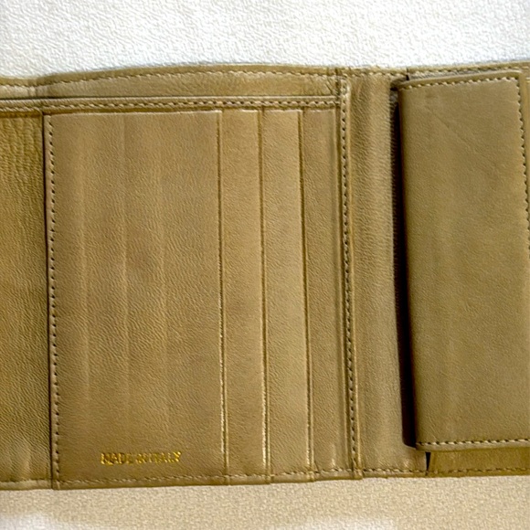 ๐ฏ AUTHENTIC NWOT PRADA NYLON COMPACT BIFOLD WALLET MINT - Picture 7 of 15